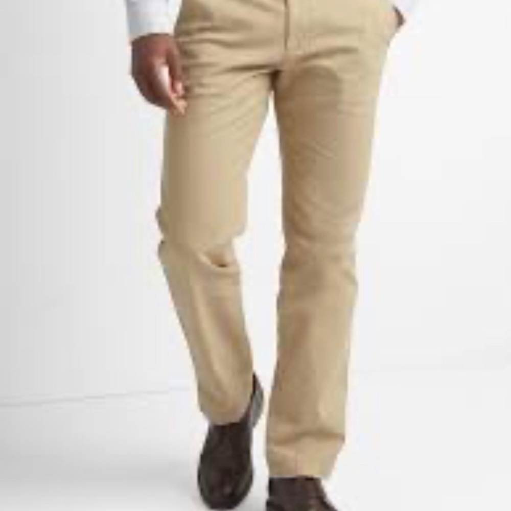 Brand new Gap Khaki classic straight fit 28-x30